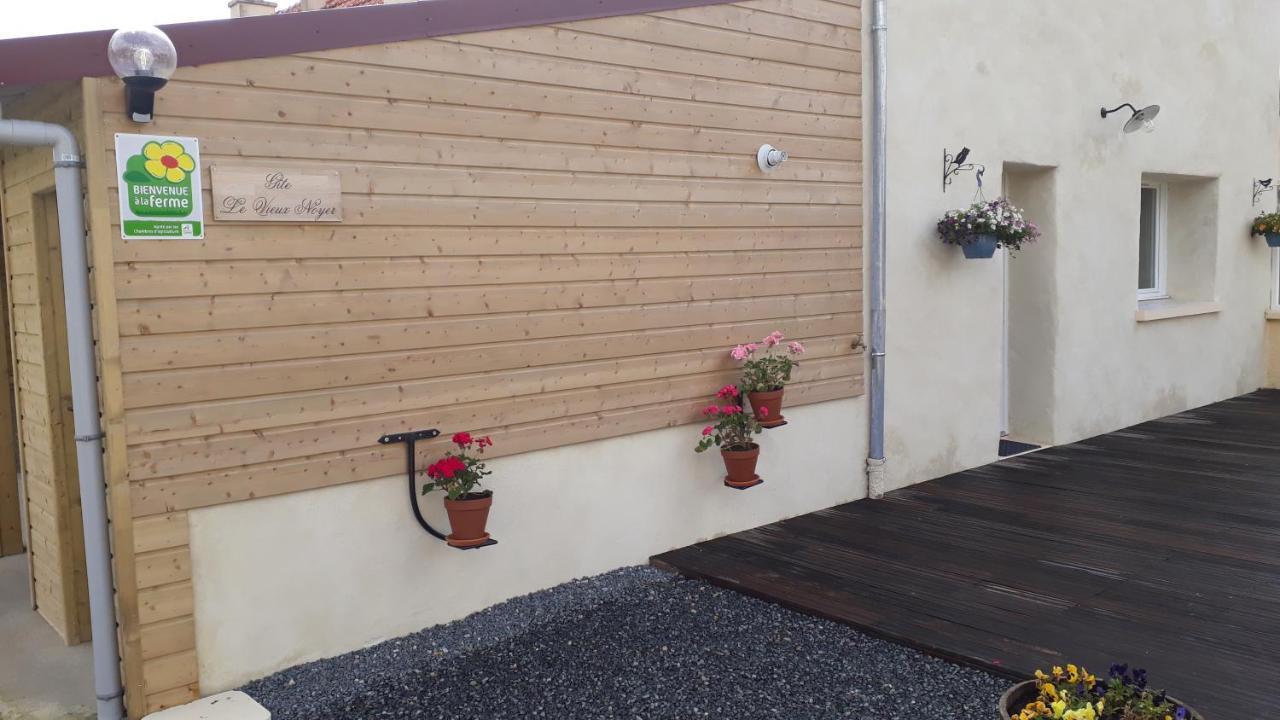 Gite " Le Vieux Noyer" Liesville-sur-Douve Exterior foto